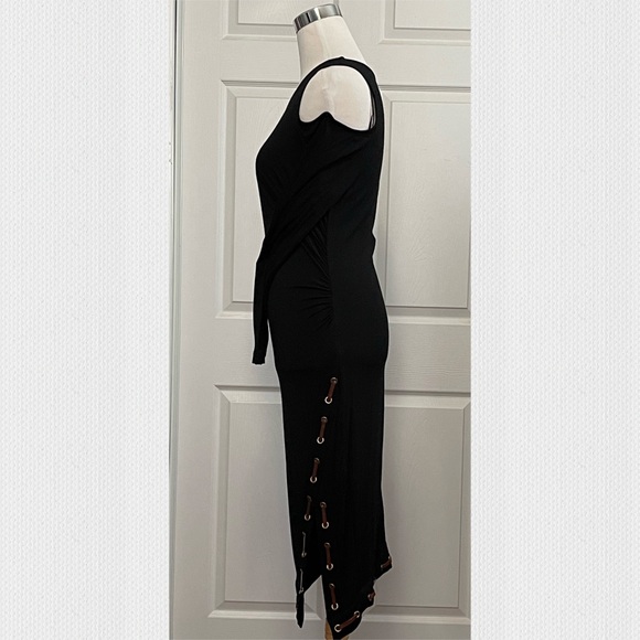 Cold shoulder dress - Picture 2 of 4